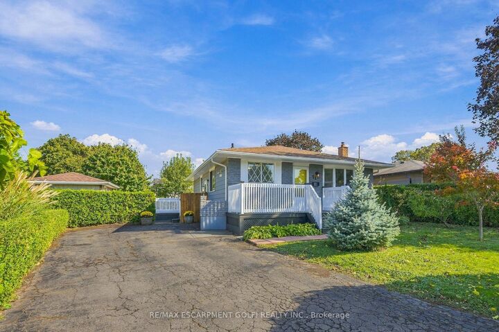 Property Photo:  11 Dawn Road  ON L2N 4M7 