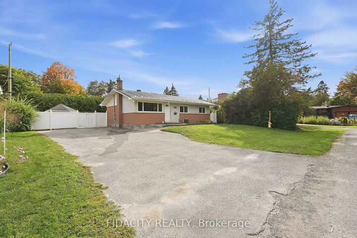 Property Photo:  34 Stinson Avenue  ON K2H 6N3 