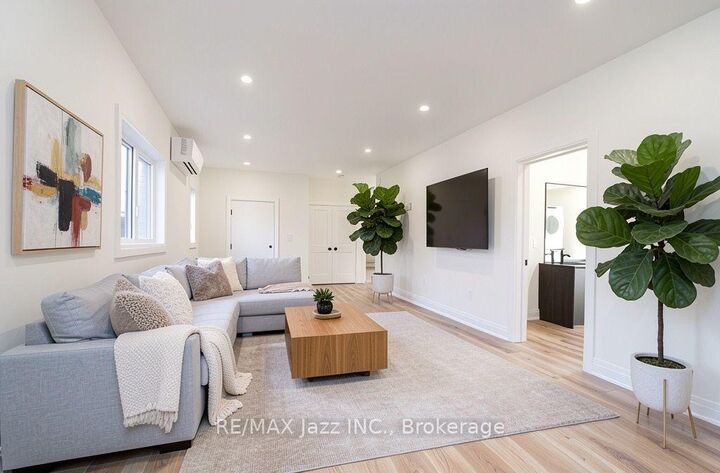 Property Photo: 760 Hoskin Avenue Main ON L1H 7R6