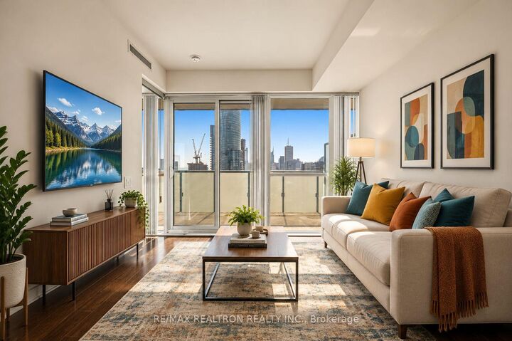 Property Photo:  15 Grenville Street 4102  ON M4Y 1A1 