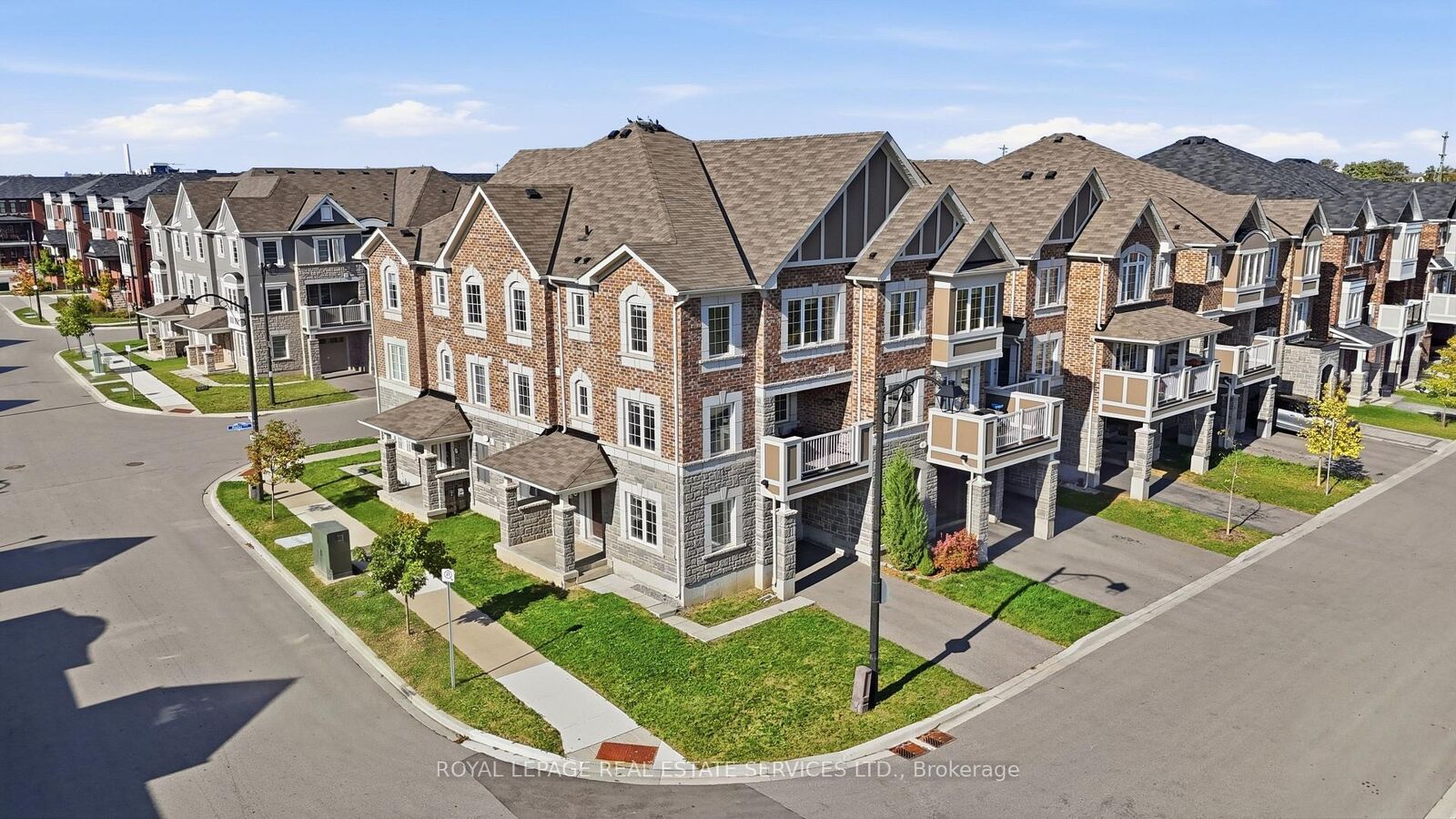 Property Photo:  998 Balsam Court  ON L9E 1R5 