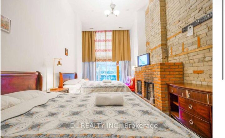 Property Photo:  118 Shuter St Street Master Room A Main Floor  ON M5A 1V8 