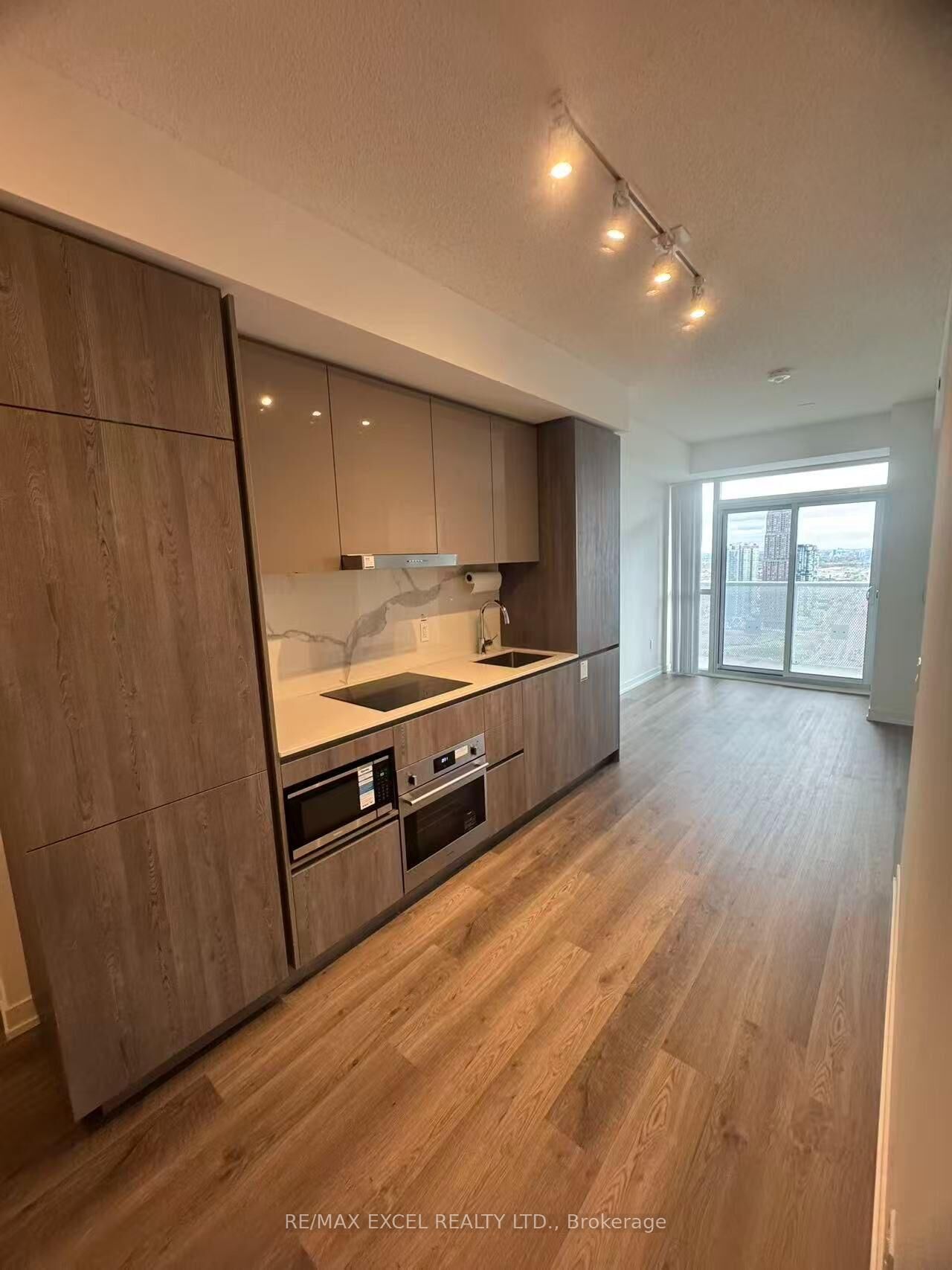 Property Photo:  8 Interchange Way 4307  ON L4K 0R2 