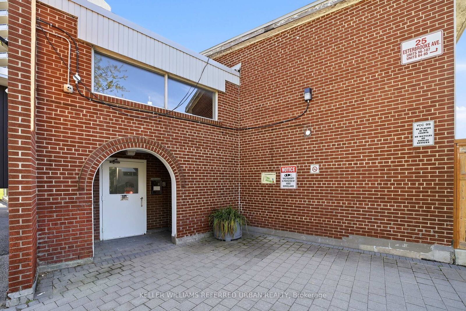 Property Photo:  25 Esterbrooke Avenue 102  ON M2J 2C5 