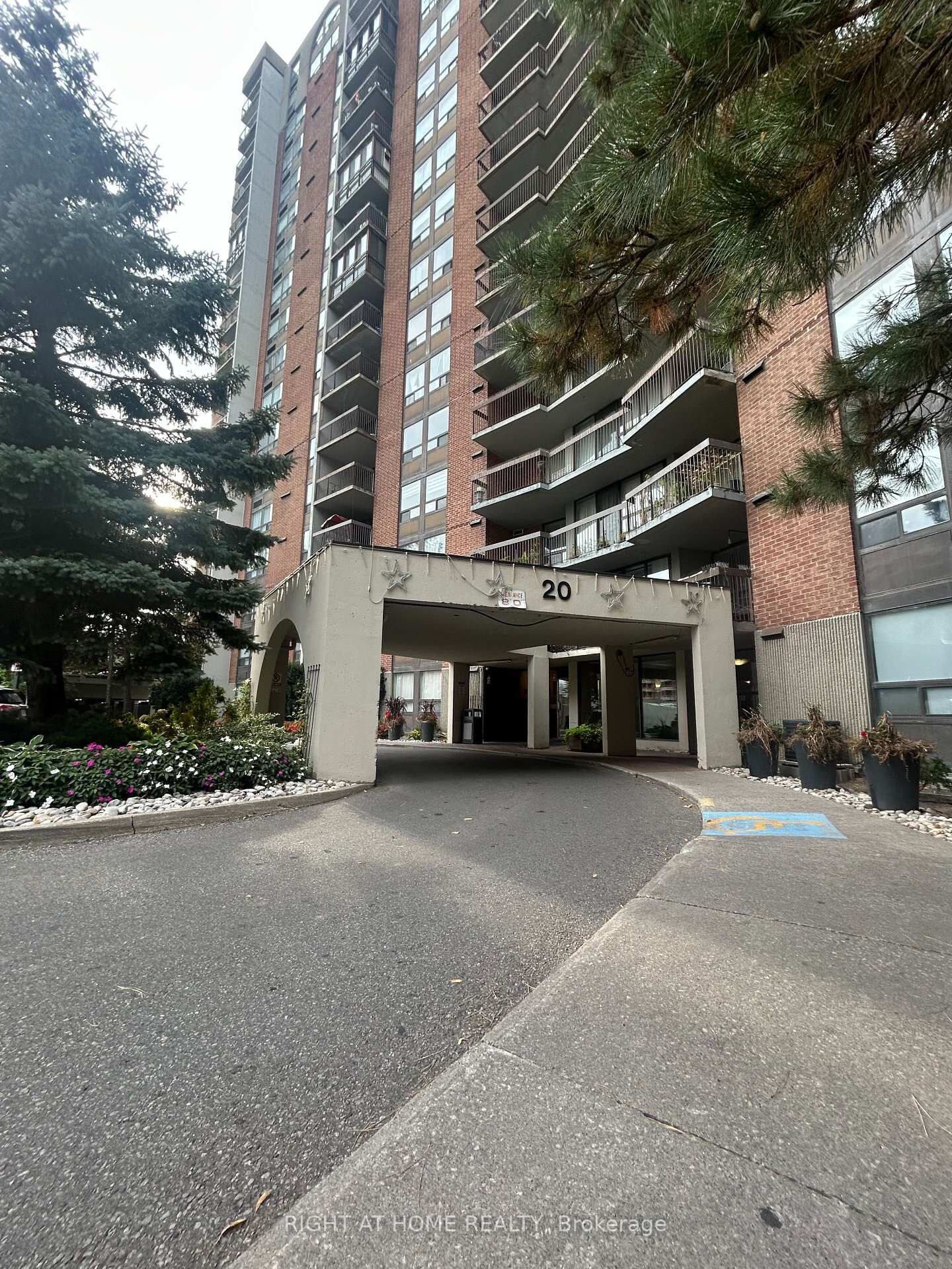 Property Photo:  20 Mississauga Valley Boulevard 1801  ON L5A 3S1 