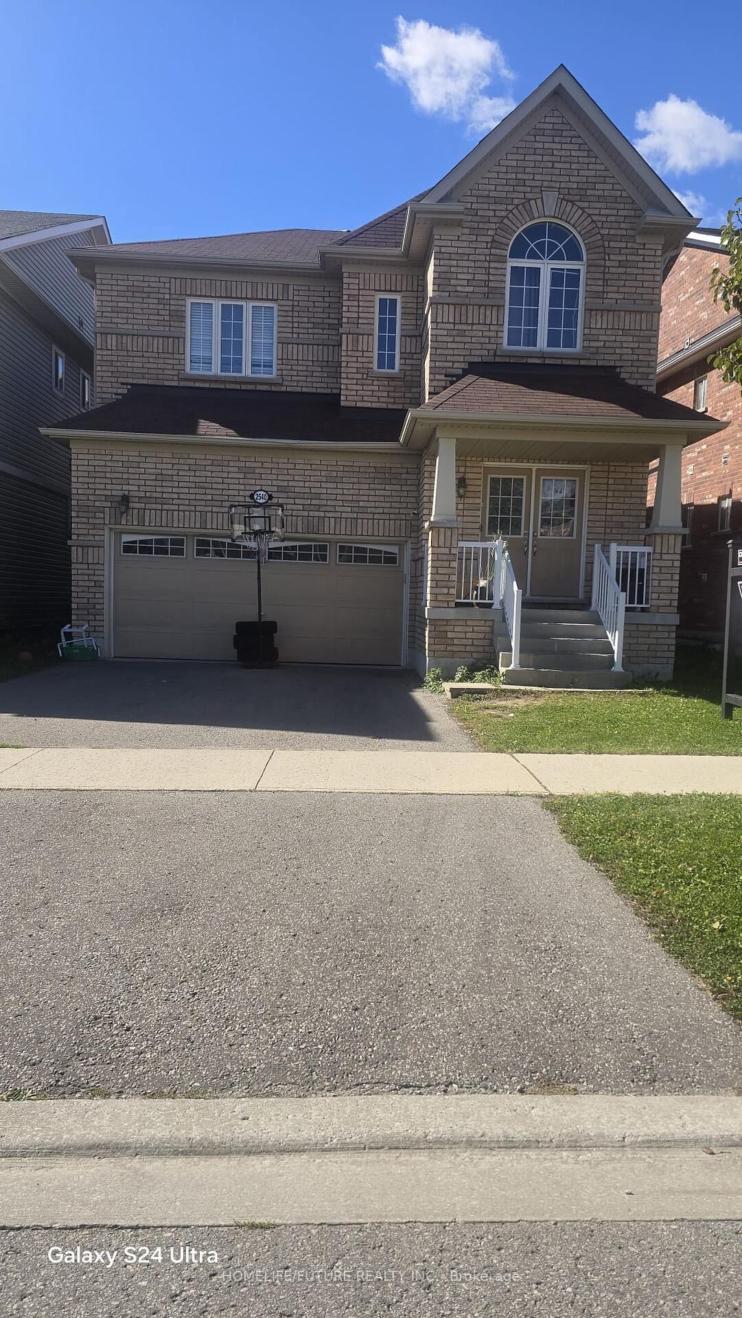 Property Photo:  2540 Secreto Street  ON L1H 0H8 