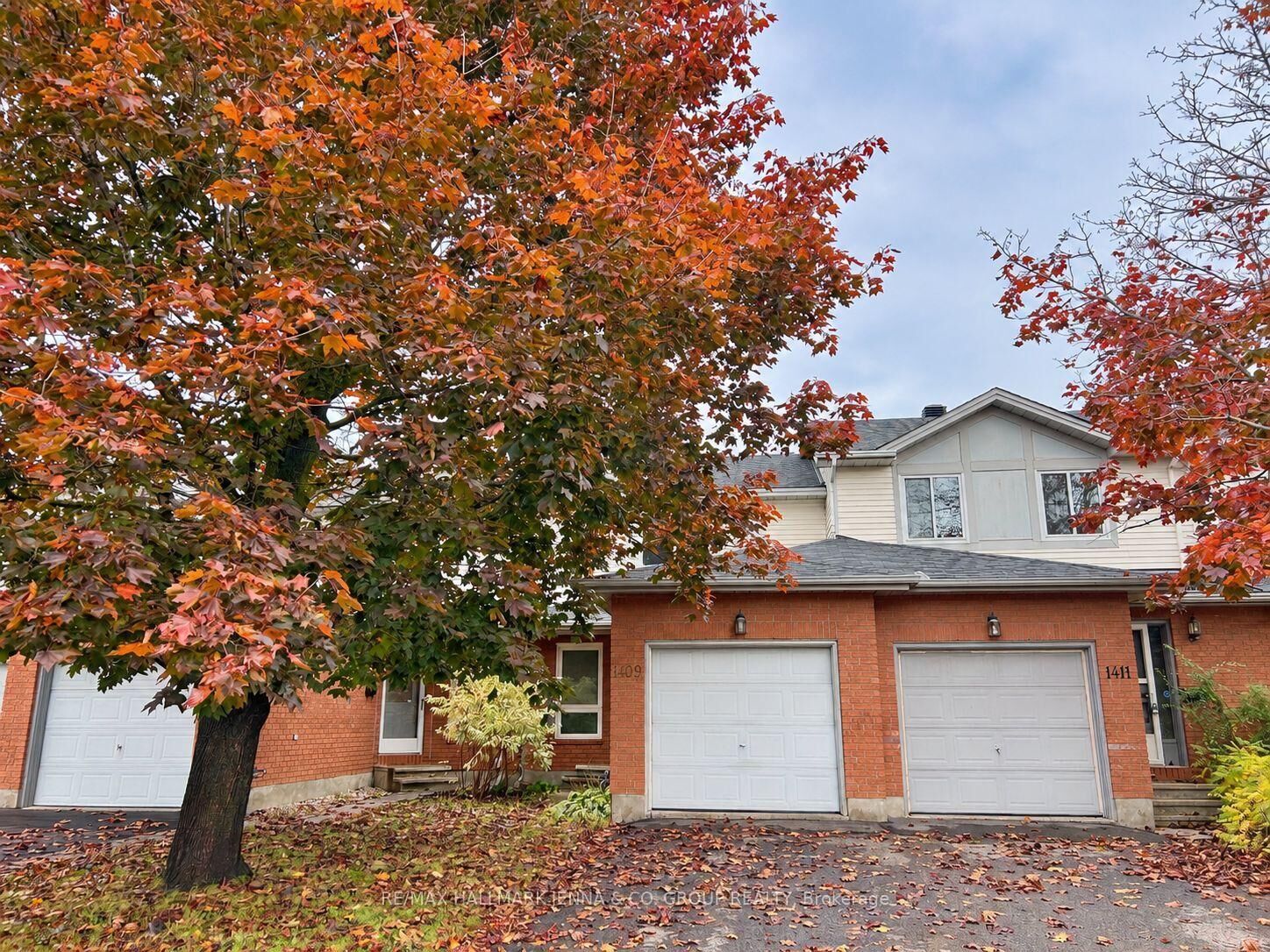 Property Photo:  1409 Caravel Crescent  ON K1E 3X4 