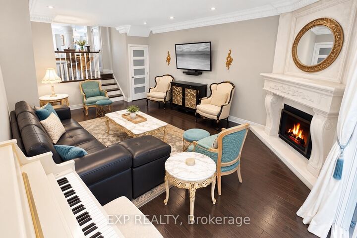 Property Photo:  321 Mutual Street Main  ON M4Y 1X6 