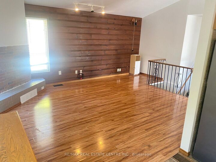 Property Photo:  58 Fifth Avenue  ON N2C 1P4 