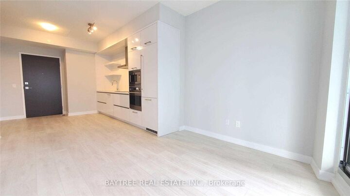 Property Photo:  2221 Yonge Street 2004  ON M4S 2B4 