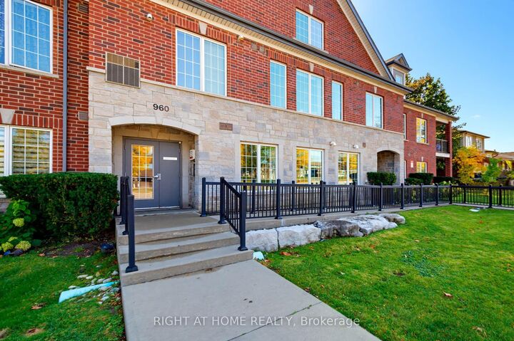 Property Photo:  960 Bloor Street  ON L4Y 2N1 