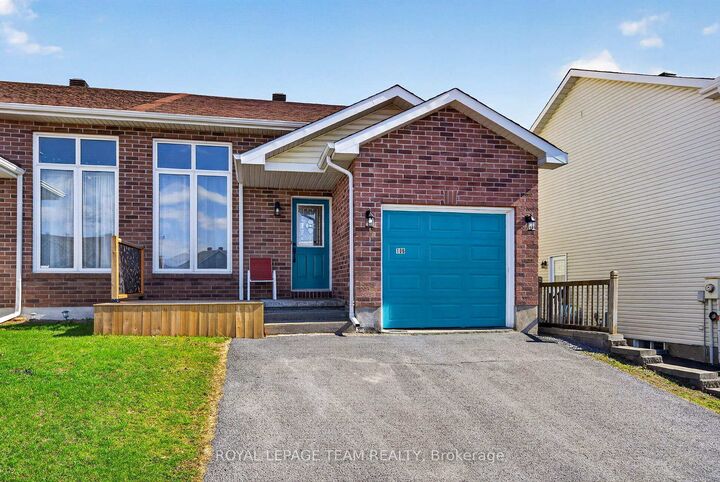 Property Photo:  106 Hemlock Crescent  ON K6H 7L7 
