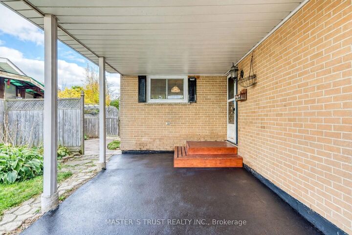 Property Photo:  2668 Altadena Court  ON L5K 1G2 