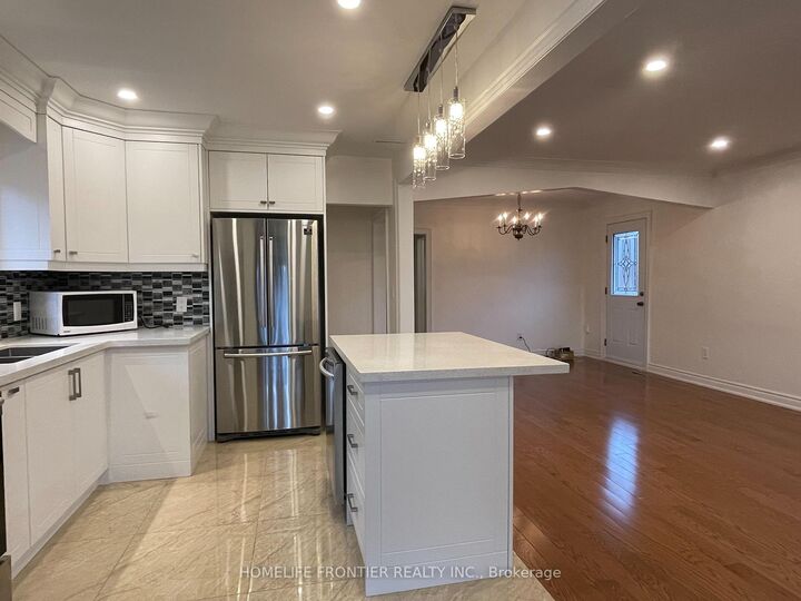 Property Photo:  10 Edge Park Avenue Upper  ON M1L 2E5 