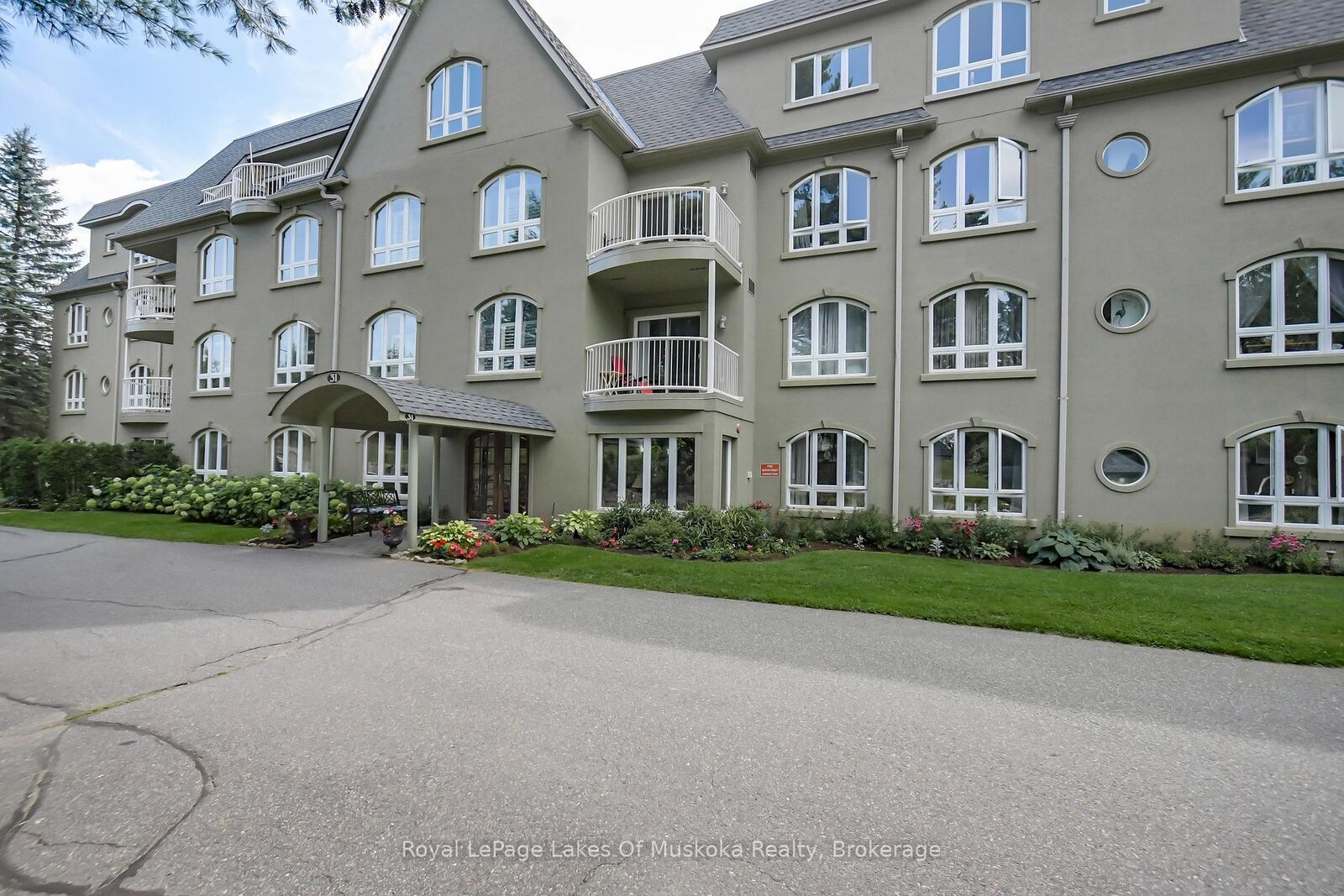 Property Photo:  31 Dairy Lane 401  ON P1H 2L7 