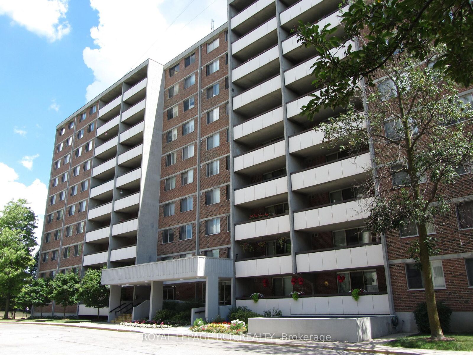 Property Photo:  40 William Roe Boulevard 1011  ON L3Y 5N4 