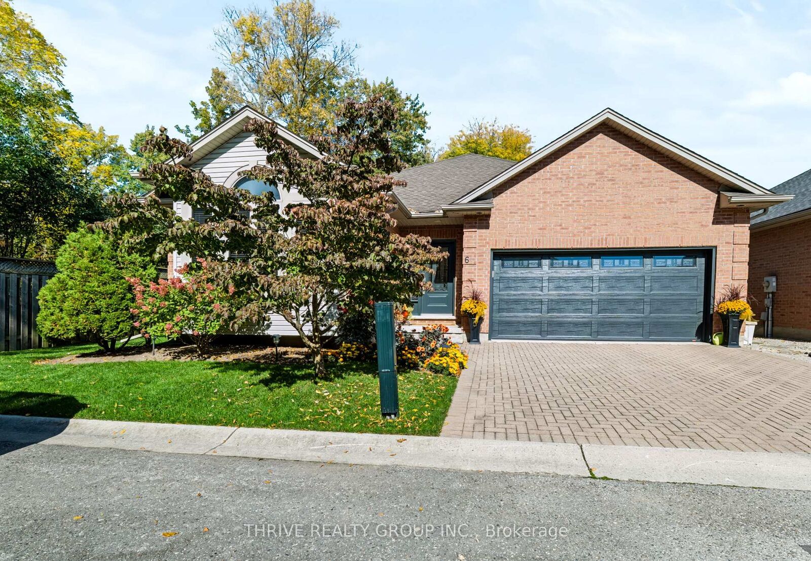 Property Photo:  448 Commissioners Road E 6  ON N6C 2T7 
