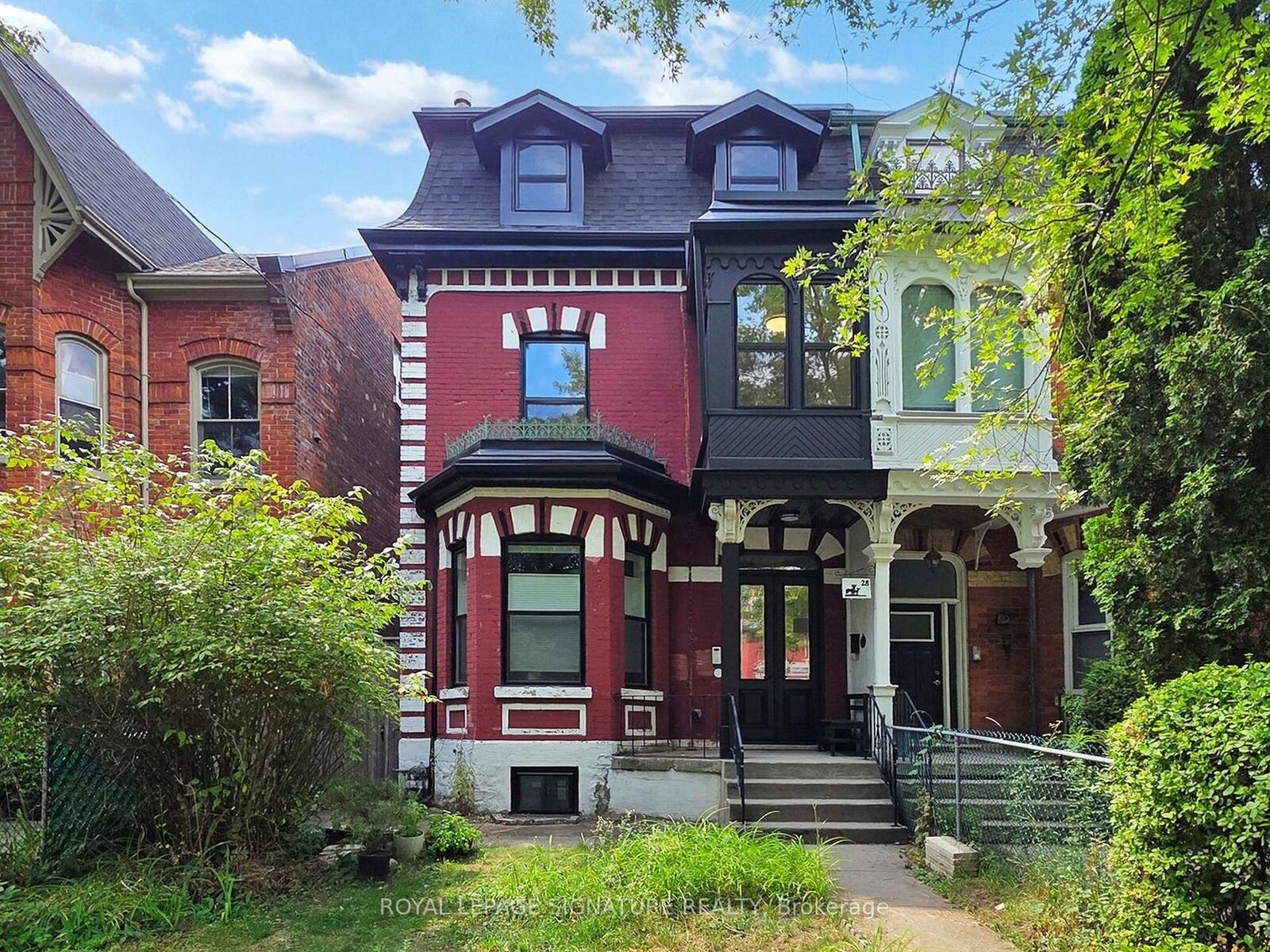 Property Photo:  28 Beaconsfield Avenue 2  ON M6J 3H9 
