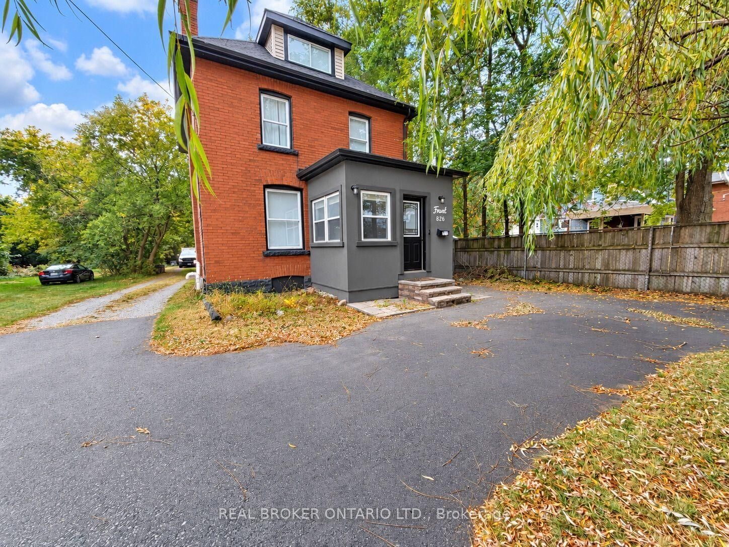 Property Photo:  826 Beach Boulevard  ON L8H 6Z4 