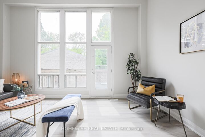 Property Photo:  560 Waverly Street N 33  ON L1J 5Y4 
