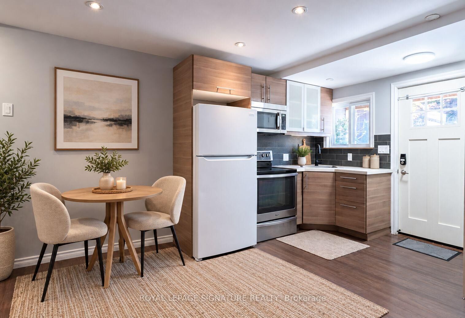 Property Photo:  695 Woodbine Avenue Lower  ON M4E 2J4 