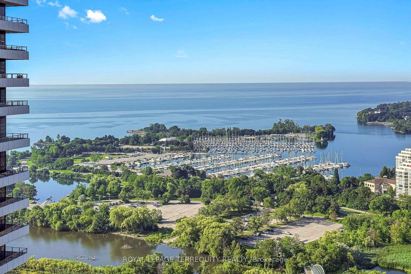 Property Photo:  33 Shore Breeze Drive 3111  ON M8V 0G1 