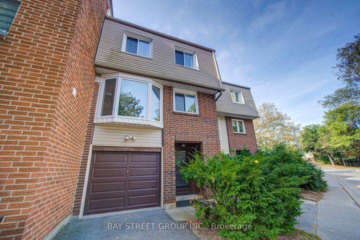 Property Photo:  33 Dundalk Drive 20  ON M1P 4X6 
