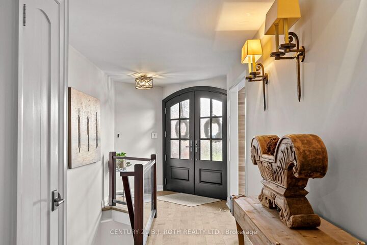 Property Photo:  61 Orwell Crescent  ON L4N 6M6 