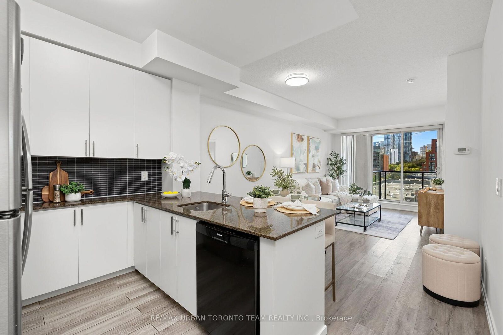 Property Photo:  260 Sackville Street 514  ON M5A 0B3 