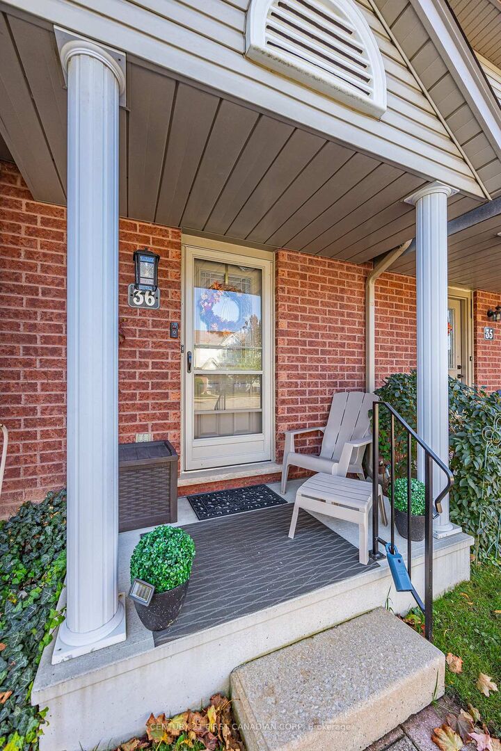 Property Photo:  50 Chapman Court 36  ON N6G 5E1 