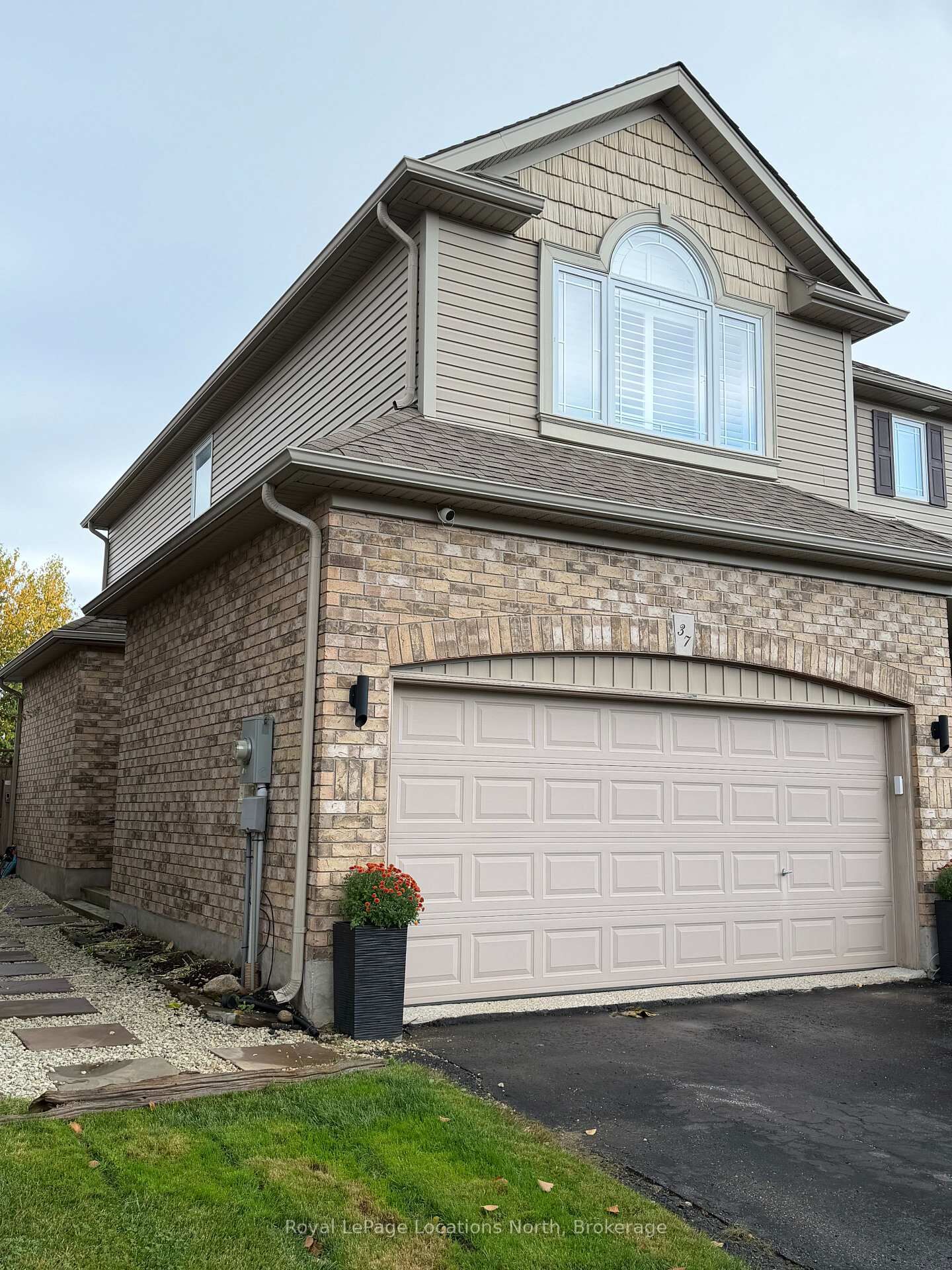 Property Photo:  37 Davis Street Lower Unit  ON L9Y 0E2 