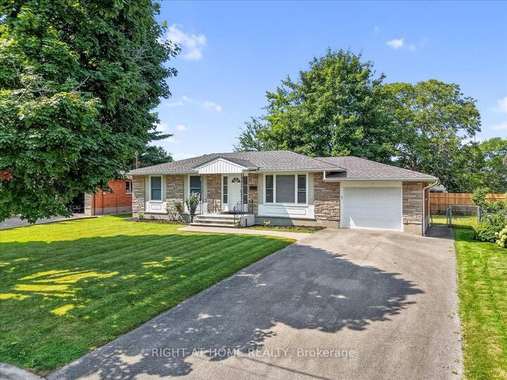 Property Photo:  43 Monarch Park Drive  ON L2M 3K8 