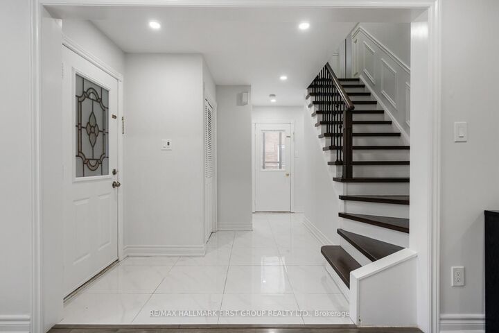 Property Photo:  17 Hawkins Crescent  ON L1S 4Y2 