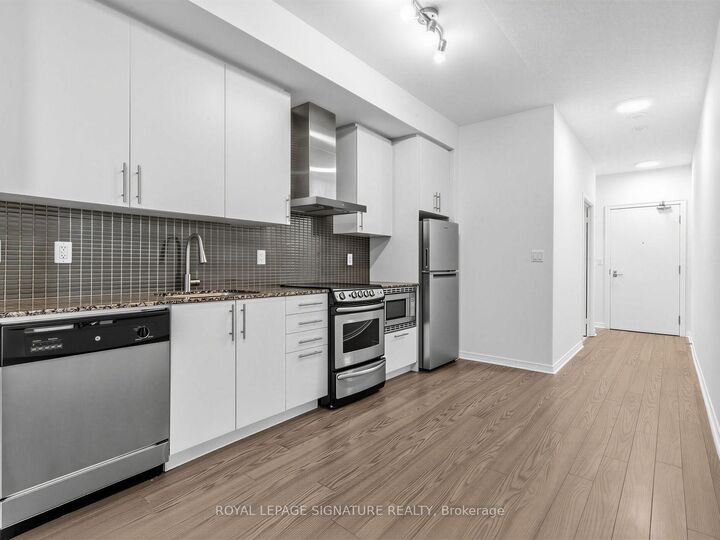 Property Photo:  352 Front Street 1411  ON M5V 1B5 