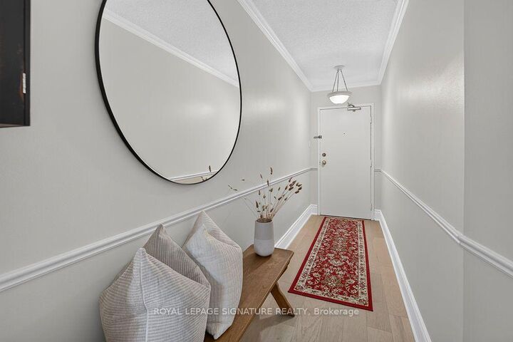 Property Photo:  1515 Lakeshore Road 1708  ON L5E 3E3 