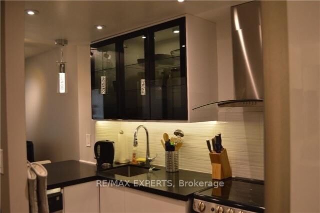Property Photo:  717 Bay Street 605  ON M5G 2J9 