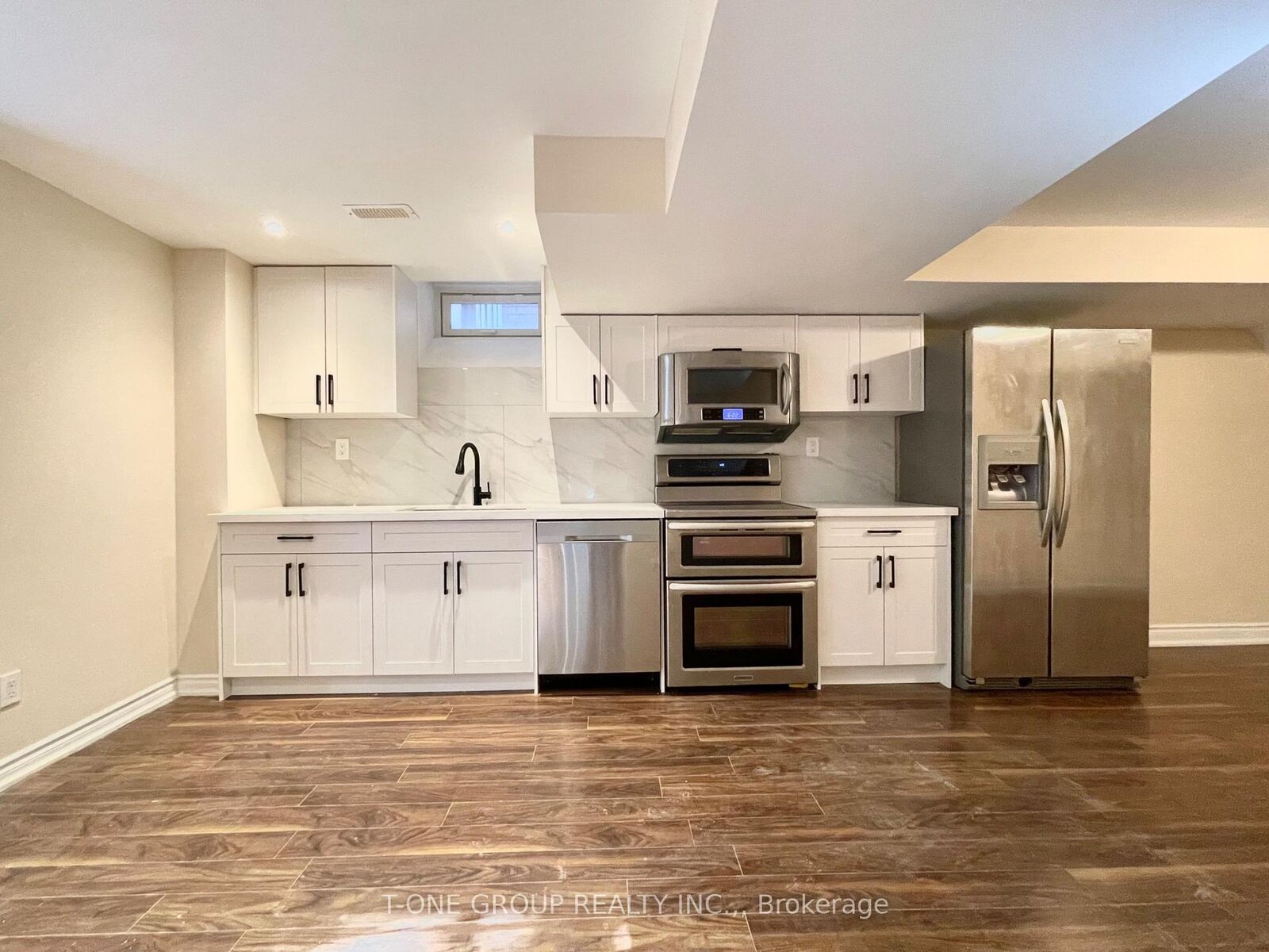 Property Photo: 35 Valemount Way Lower ON L4G 7S3