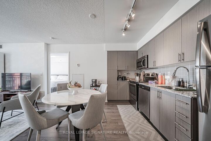 Property Photo:  830 Lawrence Avenue W 1017  ON M6A 0B6 