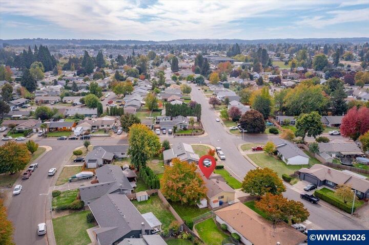 Property Photo: 1026 Royalty Dr NE OR 97301