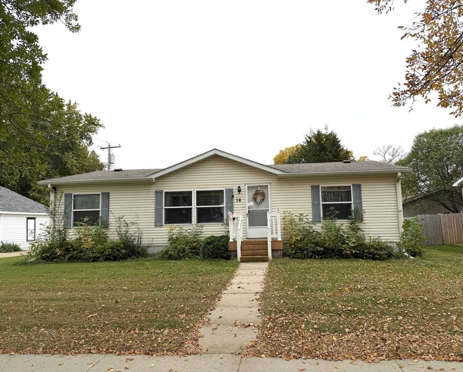 Property Photo:  16 E 4th Avenue  SD 57445 
