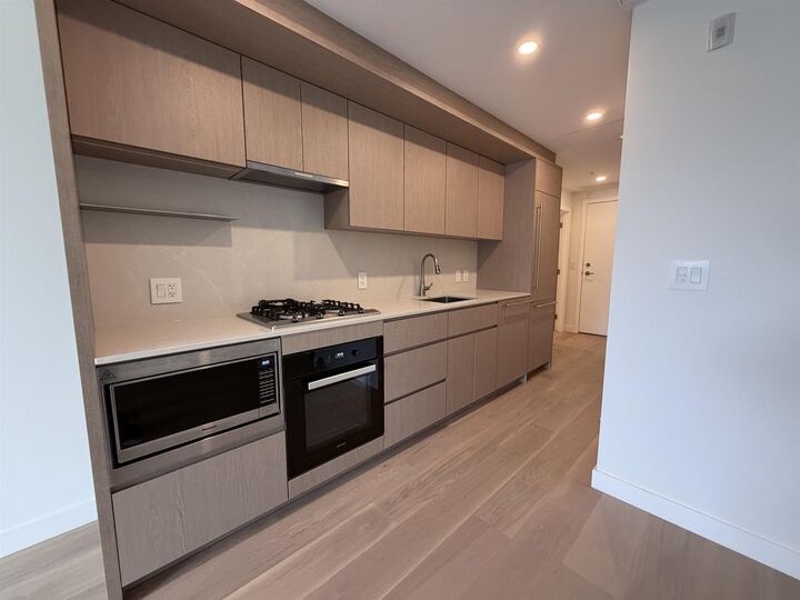 Property Photo:  5212 Cambie Street 4xx  BC V5Z 2Z7 