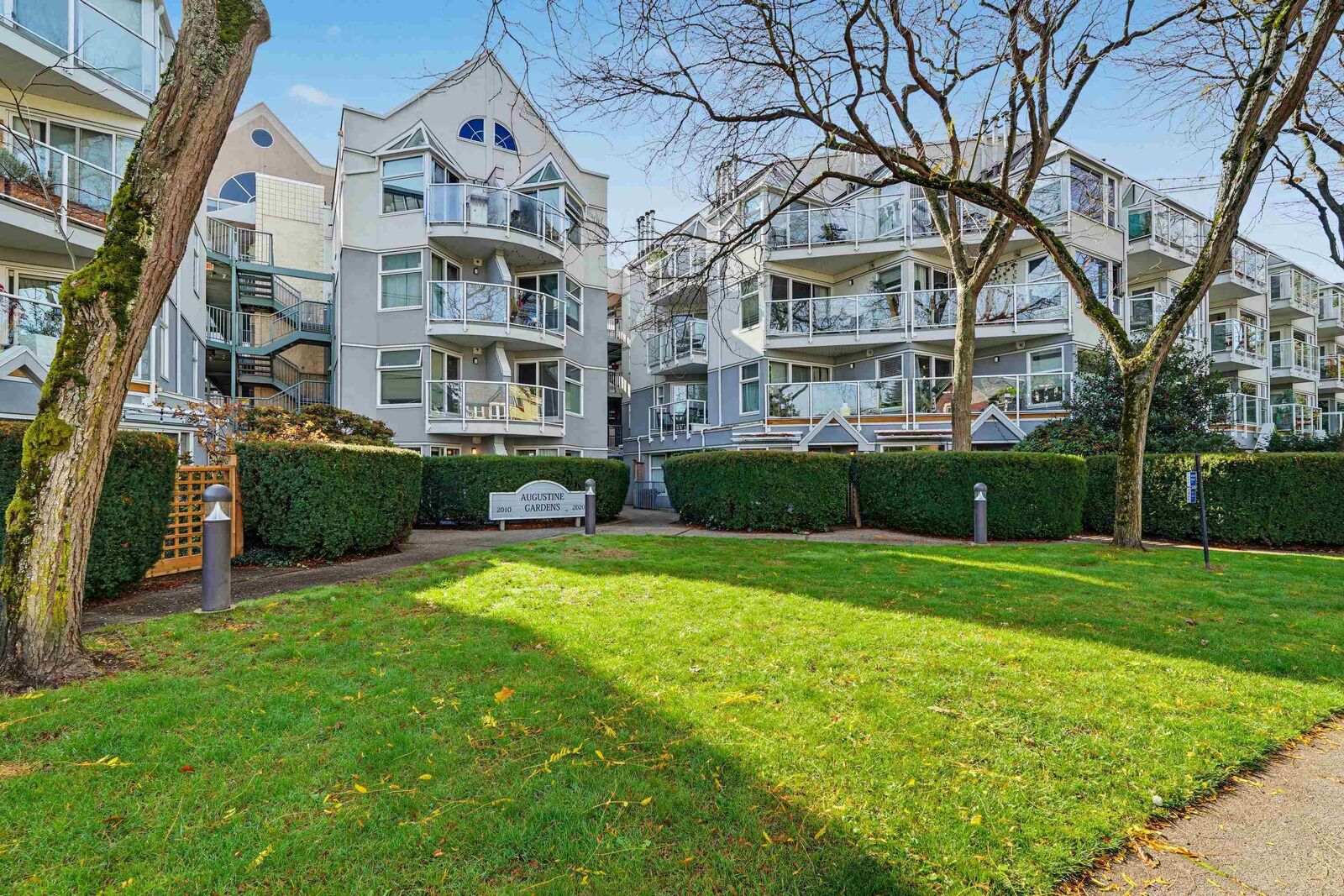 Property Photo:  2020 W 8th Avenue 314  BC V6J 1W5 
