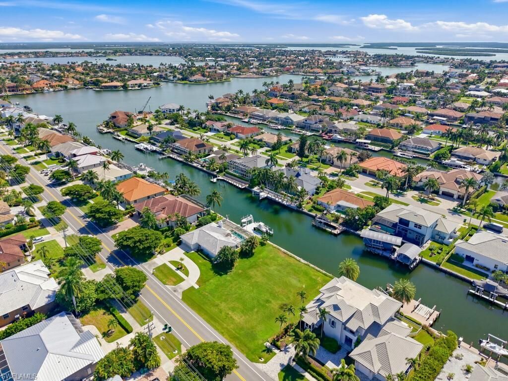 Property Photo:  1173 Winterberry Dr  FL 34145 