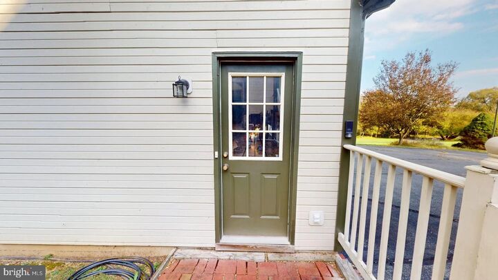 Property Photo:  38038 W Colonial Highway Garage Unit  VA 20158 
