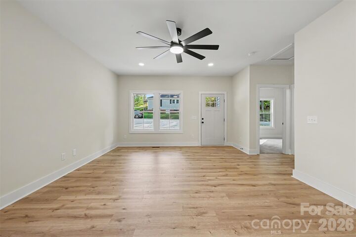 Property Photo: 910 W 8th Street NC 28081