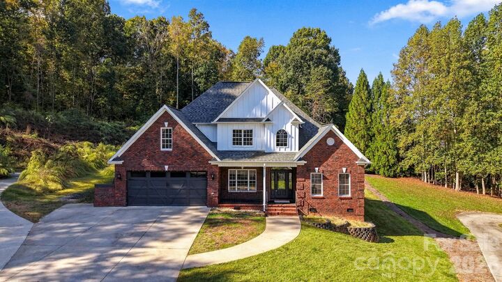 Property Photo:  1216 Fox Chase Drive  NC 28658 