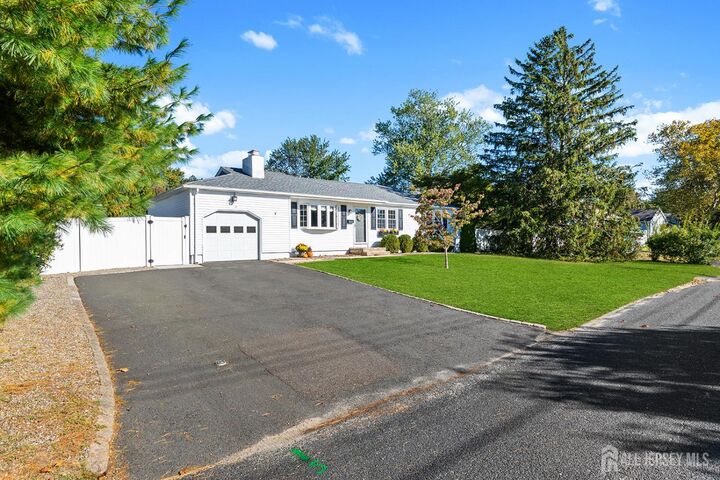 Property Photo:  