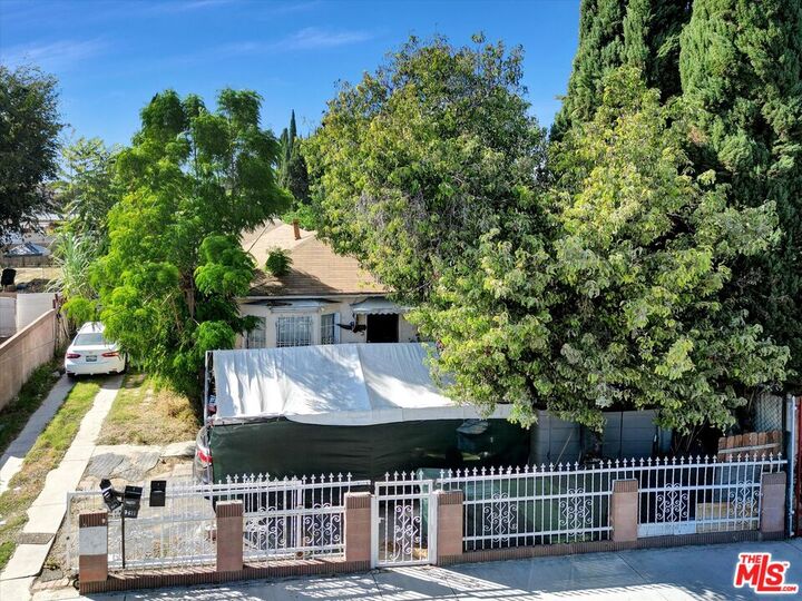 Property Photo:  8611 Elm St  CA 90002 