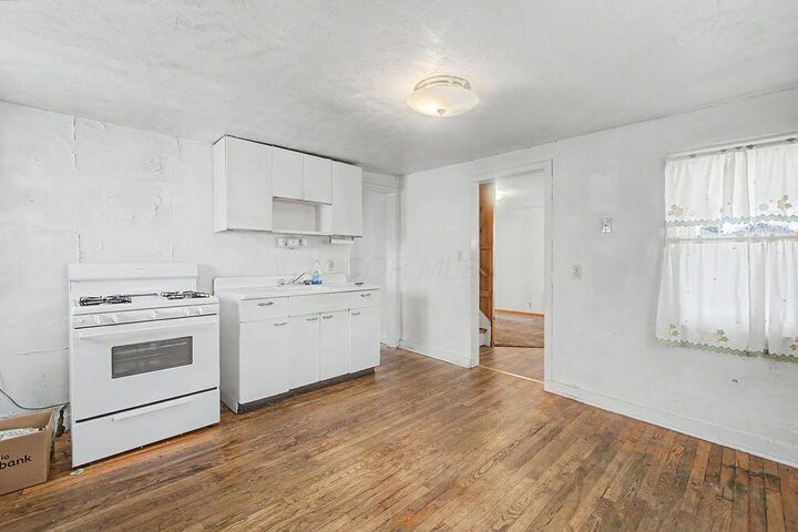 Property Photo:  402 S Harrison Street  OH 43050 