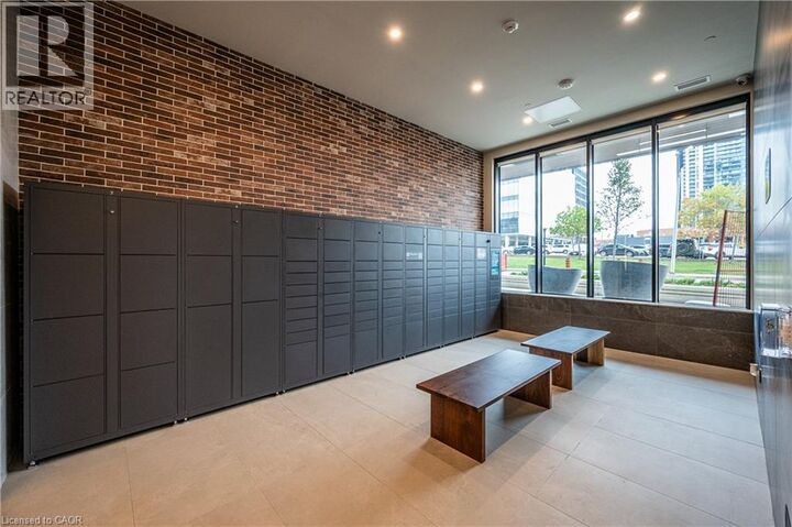 Property Photo:  30 South Francis Street South 3711  ON N2G 1H7 